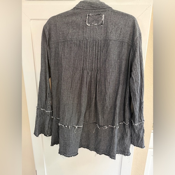 We The Free Gray Pintuck Button-Front Tunic With Pockets - Picture 2 of 3